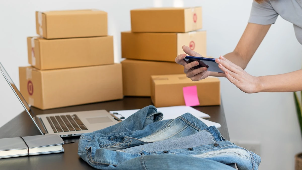 How To Sell Your Clothes Online: A Step-by-Step Guide Through Dialurban
